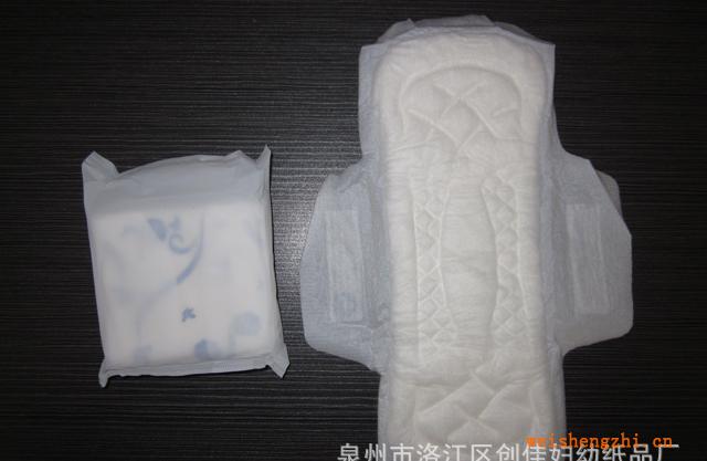 衛生巾加工紙尿褲加工特長衛生巾加工三片式藍芯片立體護圍